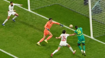 ببراعة مذهلة.. ياسين بونو ينقذ مرمى المغرب بتصديات تاريخية أمام السنغال